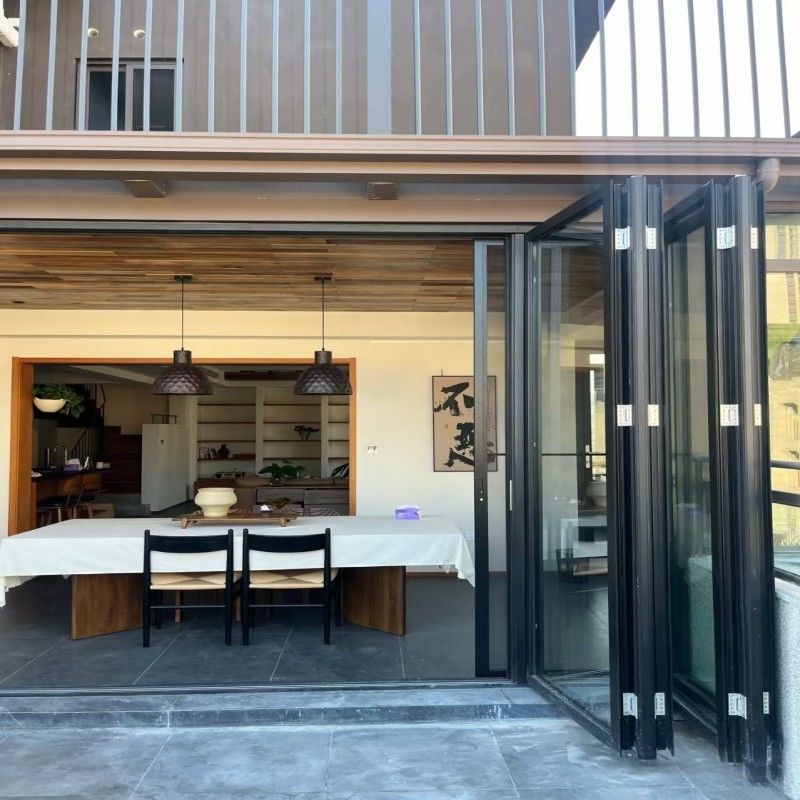 高性能熱破壊アルミニウム折りたたみガラスドア、二重ガラス付き、屋外空間用