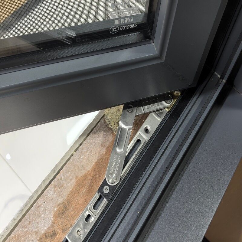 NFRC認定 モダンデザイン アルミニウムガラス窓 粉末塗装と複数の密封層